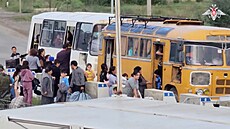 Civilisté v Náhorním Karabachu bhem evakuace provádné ruskými mírovými silami...