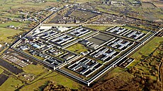 Letecký pohled na věznici Maze v Severním Irsku.