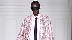 Kravat� m��ete nechat vyniknout v outfitu, ke kterému se zdánliv� nehodí. T�eba...