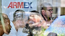 Dínský manaer Luká Houser na tiskové konferenci