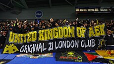 Londýn�tí p�íznivci �eckého AEK Atény