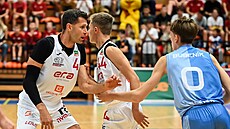 Petr Benda (4) a jeho syn Matyá� Benda (44) z Nymburka se potkávají na h�i�ti v...