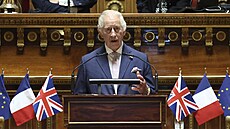 Britský král Karel III. bhem návtvy Francie promluvil ped Senátem. (21....