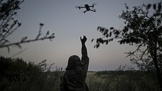 Ukrajinský pilot dronu v Luhanské oblasti na Ukrajin. Úkolem dronové jednotky...