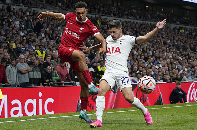 ONLINE: Tottenham hraje na Lutonu. Pak se představí Chelsea i United