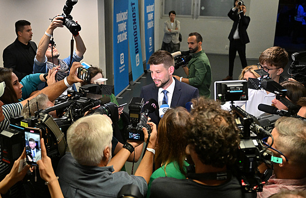 Slovensko čeká na odhady výsledků, zbývá uzavřít poslední volební místnosti