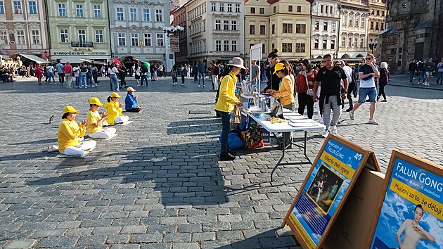 <p>Na Staroměstském náměstí se konaly dnes hned dvě akce: Na podporu Ukrajiny a na obranu lidských práv v Číně.</p>
