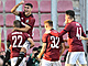 Sparťané oslavují gól Quazima Laciho v utkání proti Plzni.