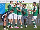Jablonetí fotbalisté se radují z gólu Matoue Krulicha v utkání proti Slovácku.