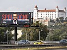 Pedvolební billboard Slovenské národní strany v Bratislav (30. záí 2023)