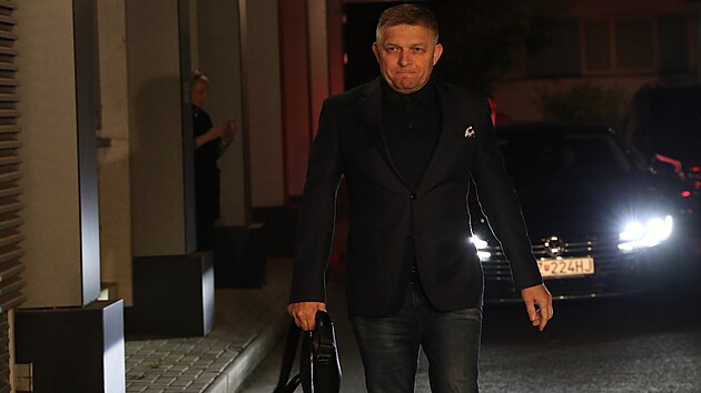 Do štábu Směru přichází předseda strany Robert Fico. (30. září 2023)