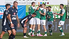 Jablone�tí fotbalisté se radují z gólu Matou�e Krulicha v utkání proti Slovácku.