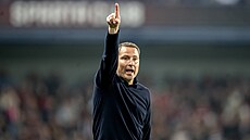 Spar�anský trenér Brian Priske b�hem zápasu proti Plzni