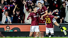 Spar�an�tí fotbalisté slaví gól Asgera Sörensena, který byl v�ak nakonec...