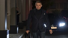 Robert Fico pichází do svého volebního tábu. (30. záí 2023)