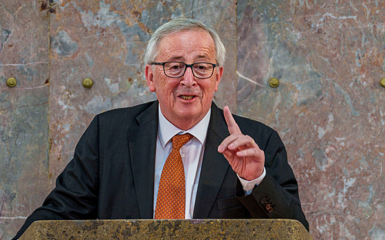 Nkdejí pedseda Evropské komise Jean-Claude Juncker pi projevu ve Frankfurt...