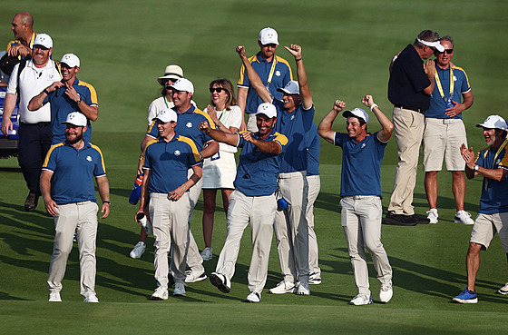 Evroptí golfisté slaví vítzství v Ryder Cupu.