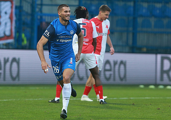 Liberecký útoník Luka Kulenovi se raduje z gólu proti Slavii.