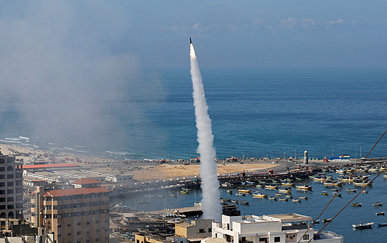 Ozbrojení Palestinci z radikálního hnutí Hamás zaútoili raketami na Izrael....