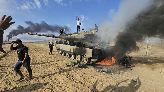 Ozbrojení Palestinci z radikálního hnutí Hamás zaútoili raketami na Izrael. Do...
