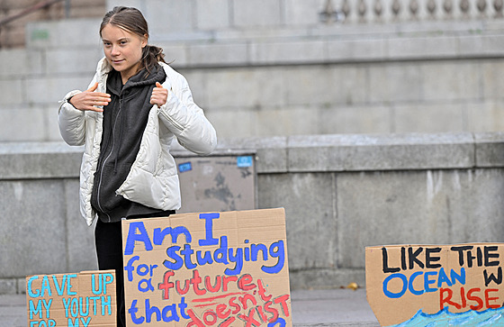 Klimatické hnutí Fridays for Future v ele s Gretou Thunbergovou ve Stockholmu...