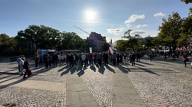 Někdo měl jednoho z vůdců AfD píchnout jehlou, spekuluje se o možném útoku