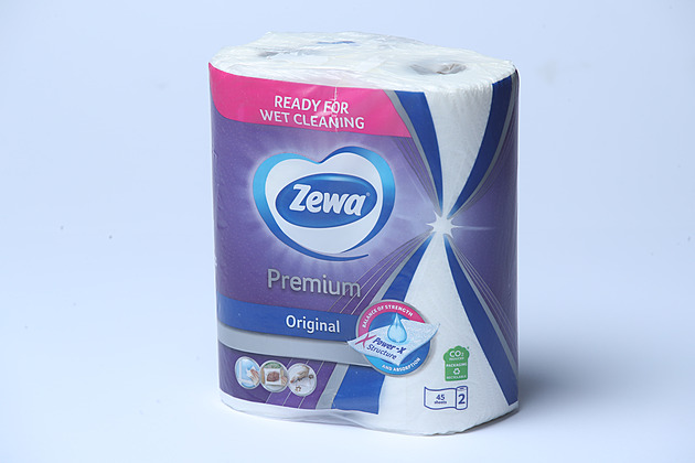 Test papírových utěrek: Jsou savé i pevné. Ale opravdu je potřebujeme?