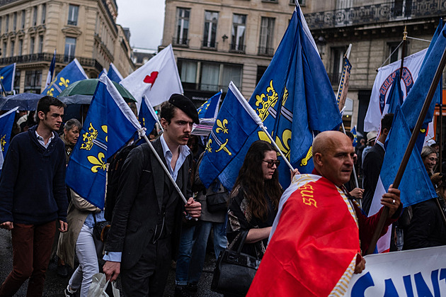 Francie rozpustila katolické hnutí Civitas, chtělo válku proti republice