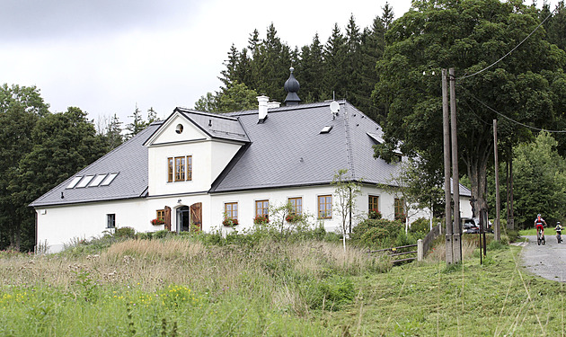 Z hájenky se vyklubala sklárna. Ekonom Kysilka vzkřísil dům s huťařským příběhem