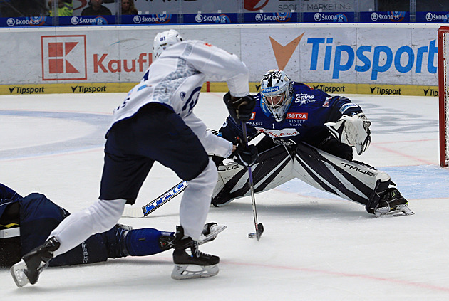 Doba hájení skončila, musíme být zlí i na sebe, ví plzeňský bek Dujsík