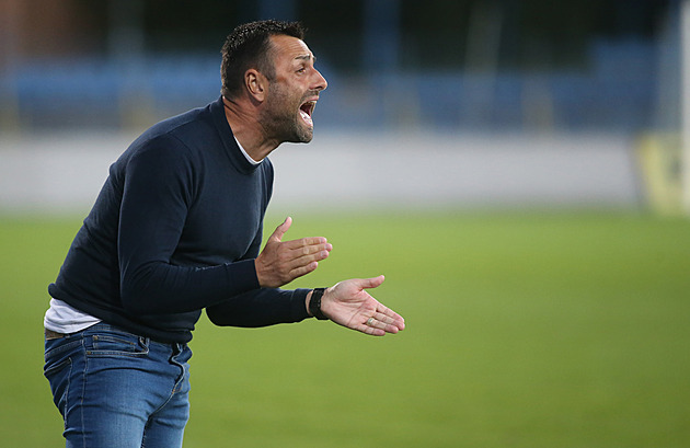 Jihlavští fotbalisté uspěli, ovšem závěr si trenér Oulehla moc neužil