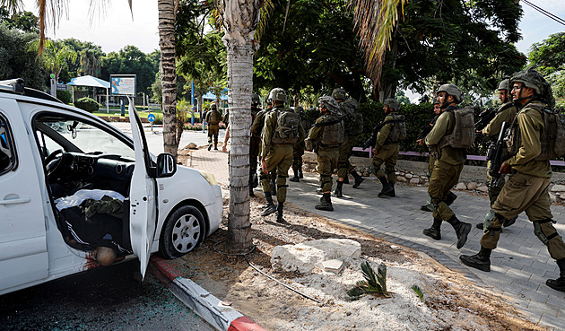 Gaza zažila druhou noc bombardování. Západní politici podpořili Izrael