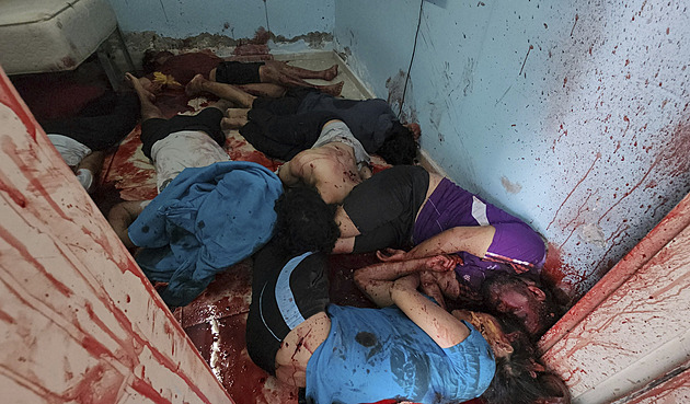 Útok Hamásu má stovky obětí, z Libanonu je hlášena palba na sever Izraele