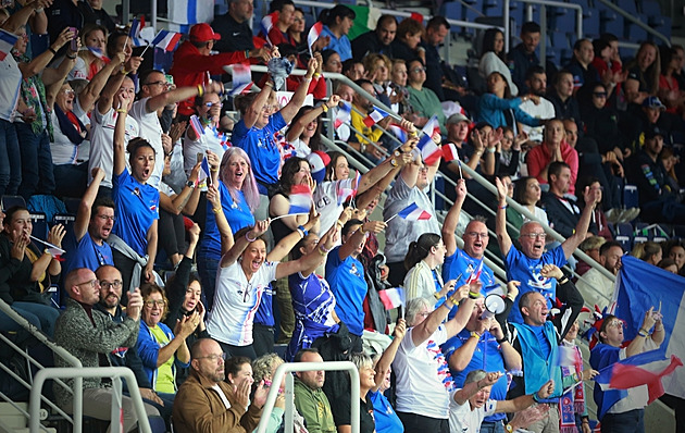 Párky a buřty jako odměna i motivace. V Liberci závodí psi z celého světa