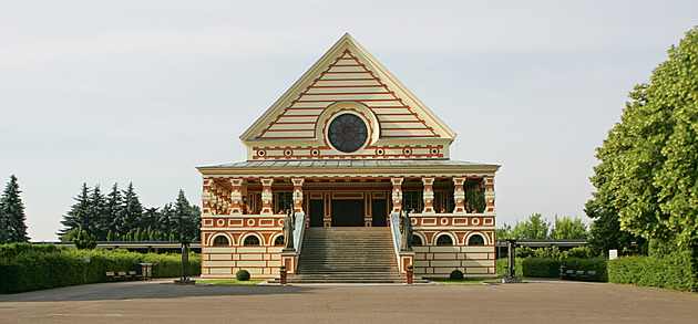Krematoria i synagoga. Pražský hrad hostí velkou výstavu o architektuře