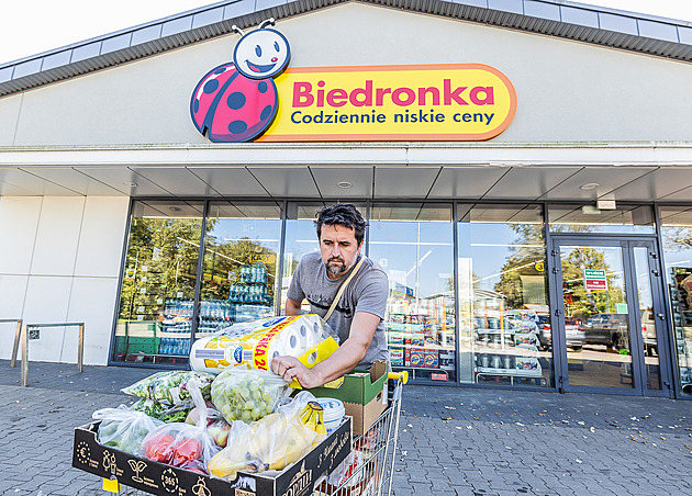 Čím dál dražší potraviny v Polsku a koruna, jež vůči zlotému oslabuje. Češi už tam proto při nákupech moc neušetří