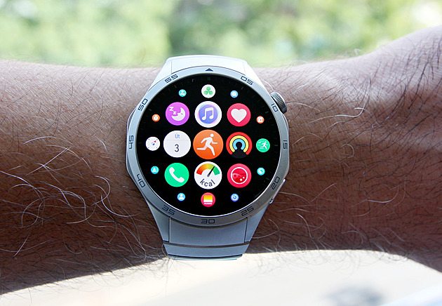 Tyto stylové chytré hodinky vám neudělají čáru přes rozpočet