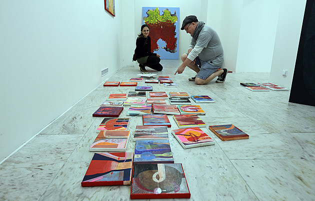 Chebská galerie nabízí tři výstavy najednou. K vidění jsou sochy i malby