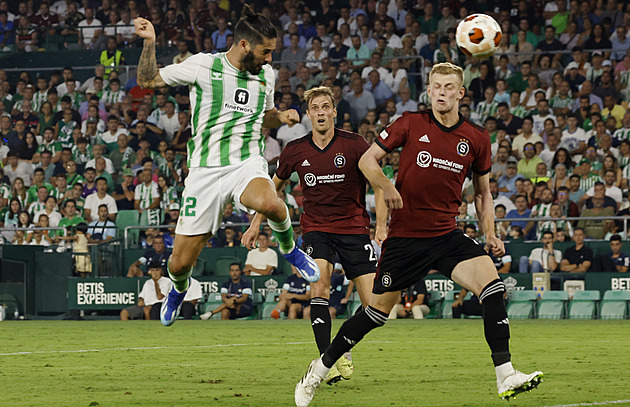 Betis - Sparta 2:1, domácí otáčeli, rozhodl Isco. Karabec měl na hlavě bod