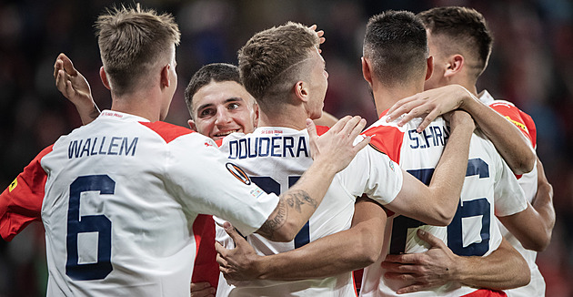 ONLINE: AS Řím - Slavia, Masopust hraje v útoku. V obraně Vlček i Ogbu