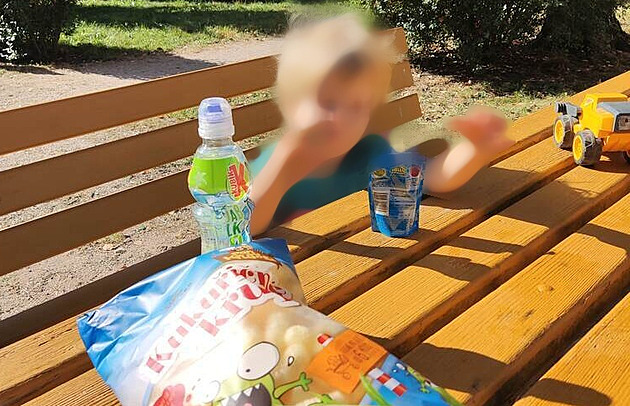 Čtyřletý chlapec z ubytovny se toulal ulicemi, byl hladový a měl potrhané boty