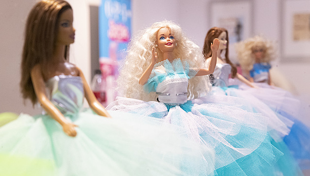 Film zastavil sešup prodejů a panenka Barbie zachraňuje Mattel