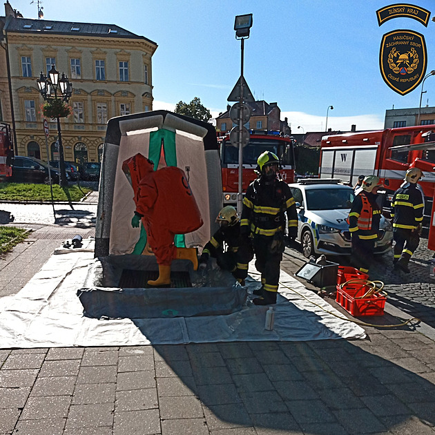 Ve škole unikla kyselina salicylová, zjistili hasiči. Událost vyšetřuje policie