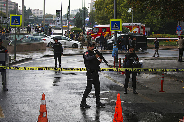 U parlamentu v Ankaře se odpálil atentátník, dalšího v přestřelce zabila policie