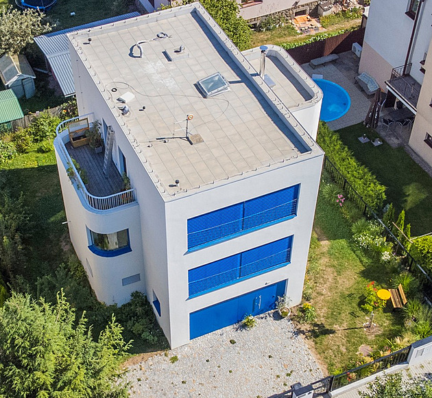 Starý dům proměnily barvy i umění. Sterilní prostředí tu nenajdete