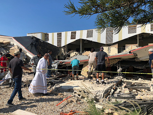 V Mexiku se při mši zřítila střecha kostela, zabila devět lidí a je 50 zraněných