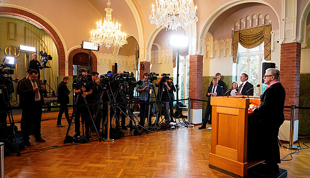 Nobel míří za mříže. Mohammadíová tak trochu supluje Rushdieho