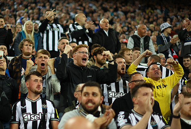 Euforie Newcastlu. Hráči ocenili fanoušky, trenér věří v úspěch v soutěži