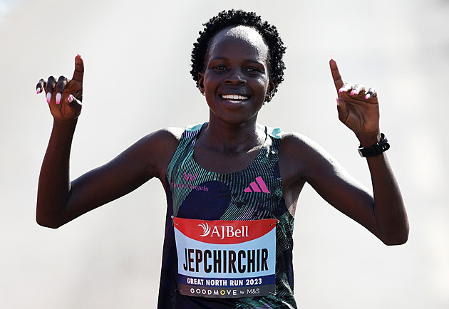 Jepchirchirová je potřetí šampionkou v půlmaratonu, Keňané a Keňanky kralovali