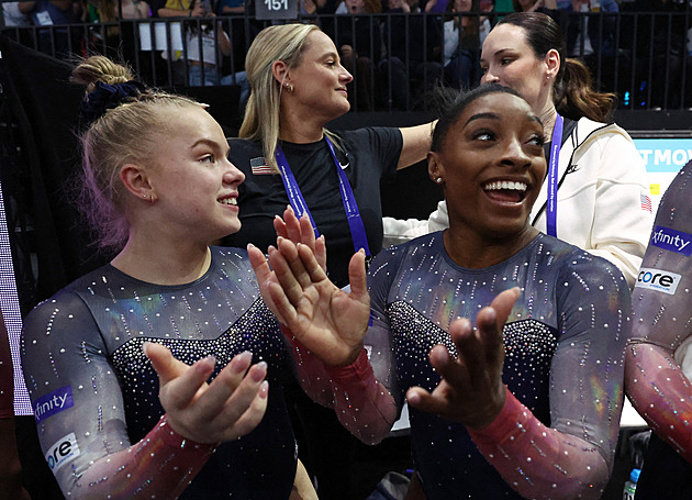 Americké gymnastky jsou posedmé v řadě mistryněmi světa, Bilesová má 20. zlato